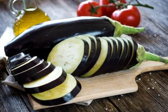 Aubergine Würzen, Aubergine in scheiben geschnitten.