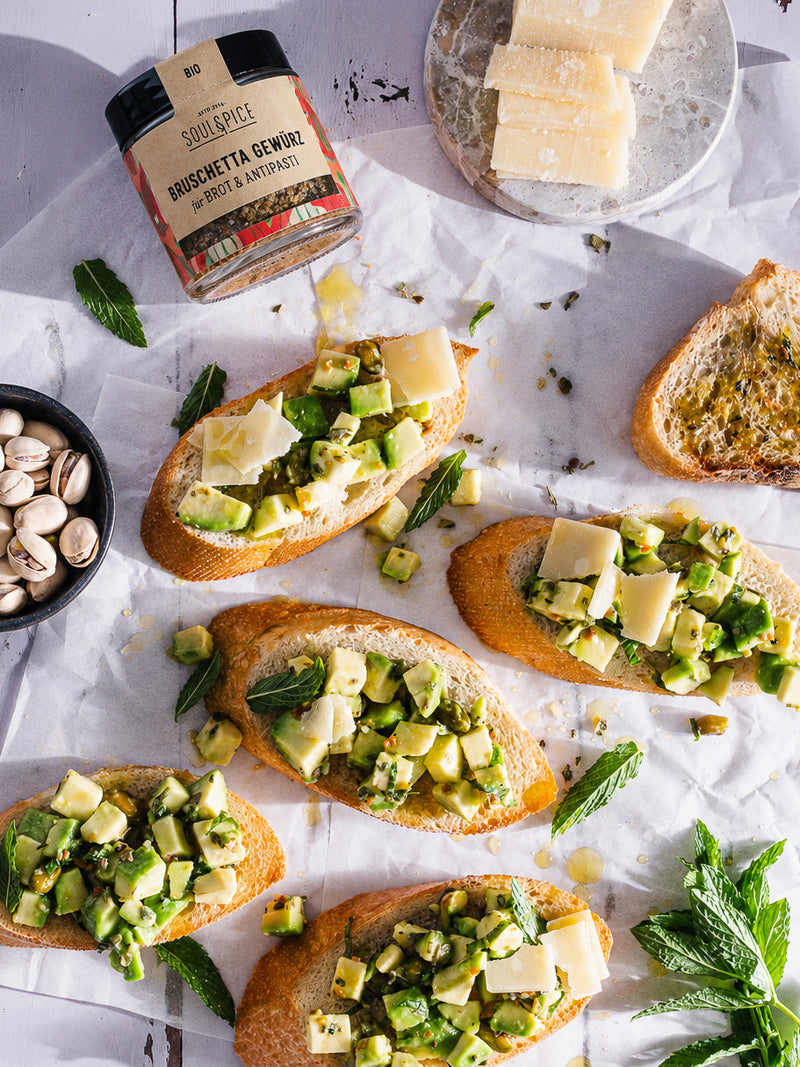 Avocado Bruschetta mit Pistazien – mediterranes Sommerrezept