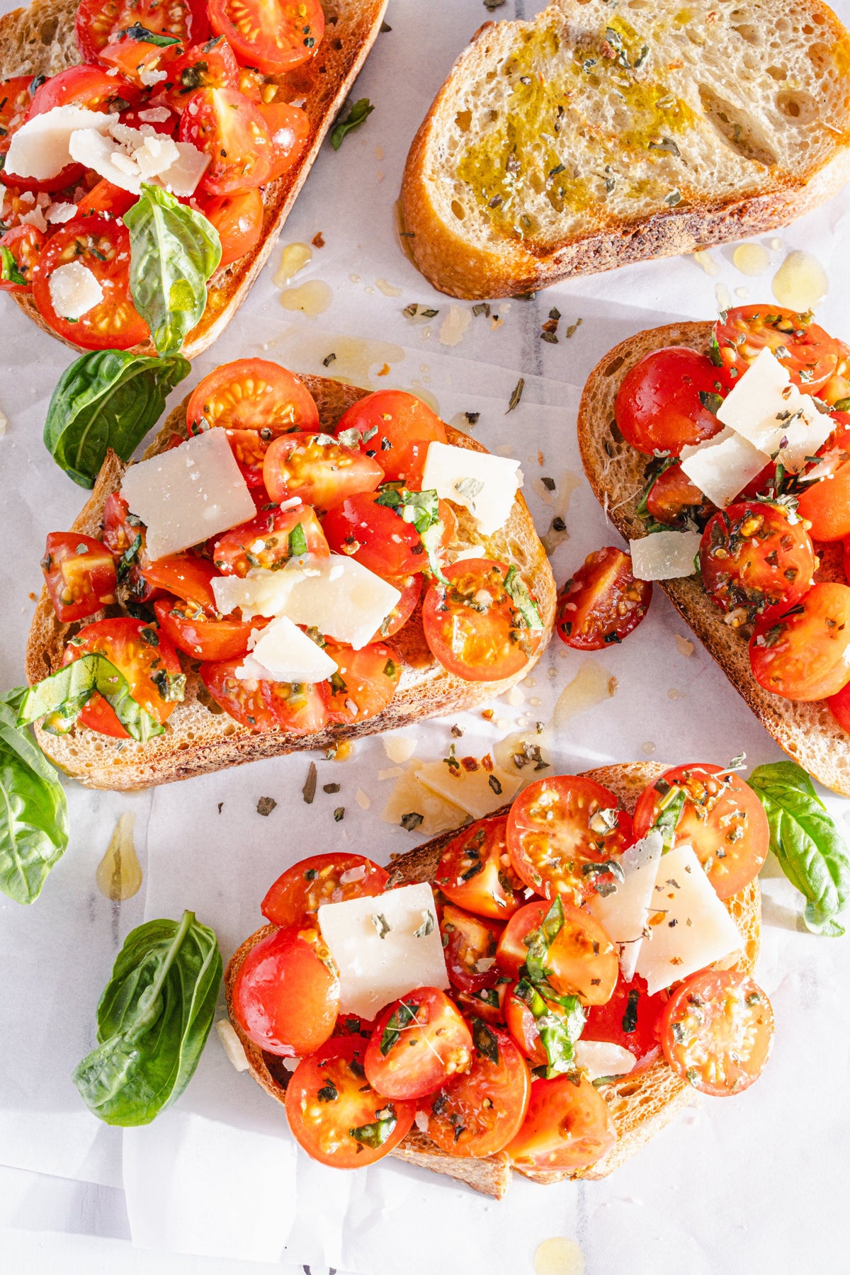 Klassische Bruschetta – das Original-Rezept mit Tomaten, Basilikum und Parmesan