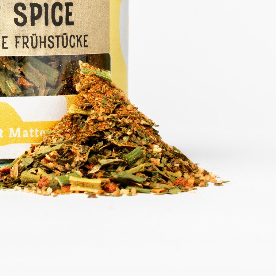 Rührei Spice mit Gewürzhaufen Nahaufnahme