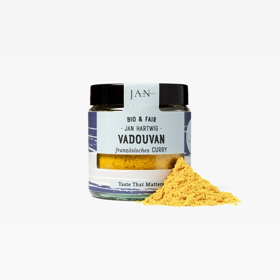 Vadouvan Gewürz von Jan Hartwig mit Gewürzhaufen