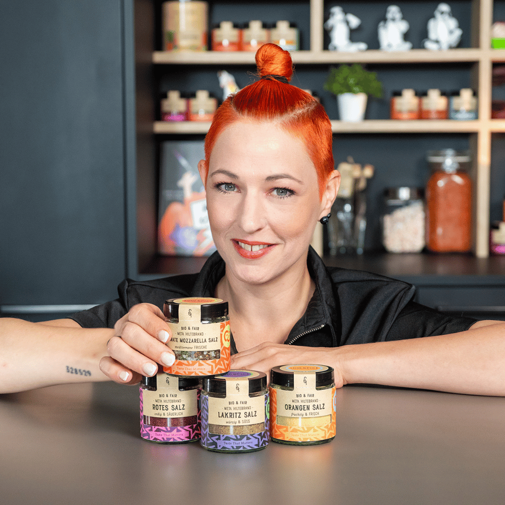 Meta Hiltebrand mit Gewürzsalzen