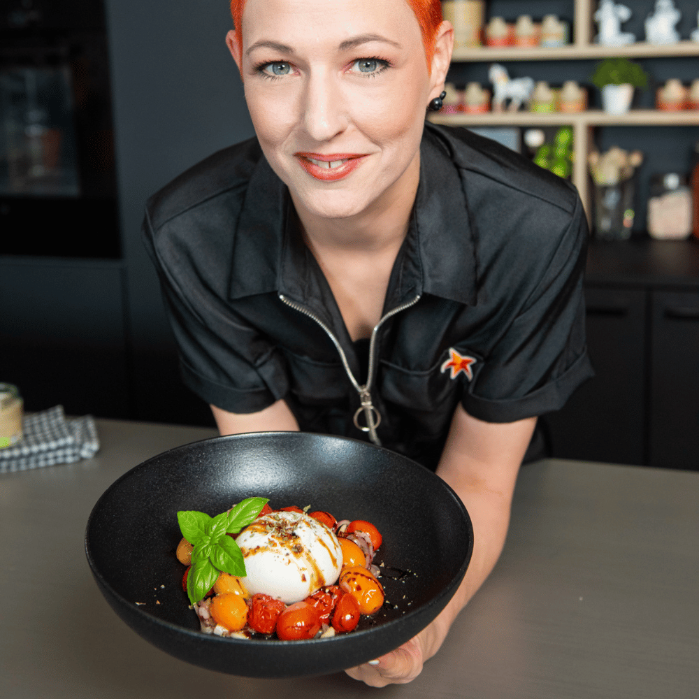 Meta Hiltebrand mit Tomate Burrata Salat