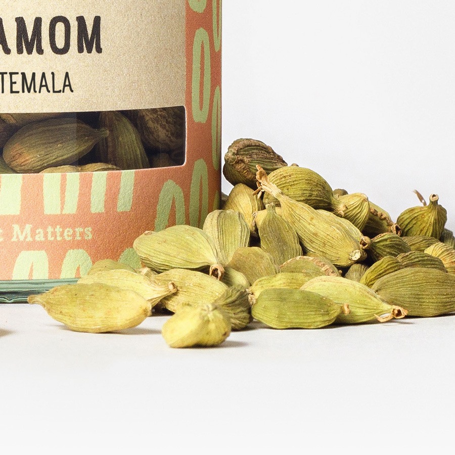 Gewürzglas mit Kardamom Nahaufnahme