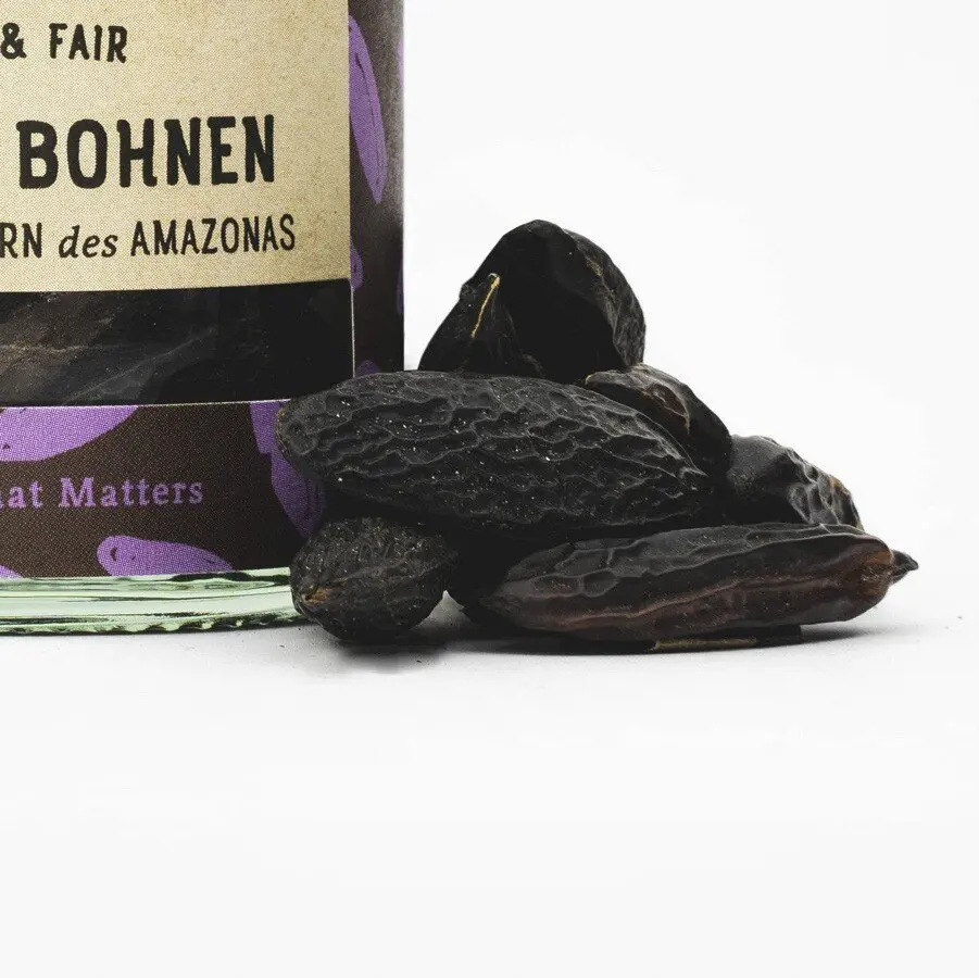 tonka_bohnen_ganz-bio-gewuerz-2 Tonka Bohnen ganz Detailaufnahme